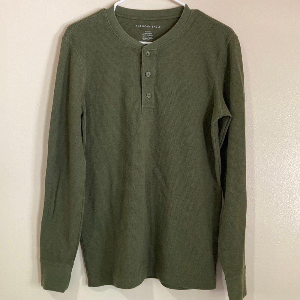 American Eagle standard fit army green waffle knit long sleeve shirt